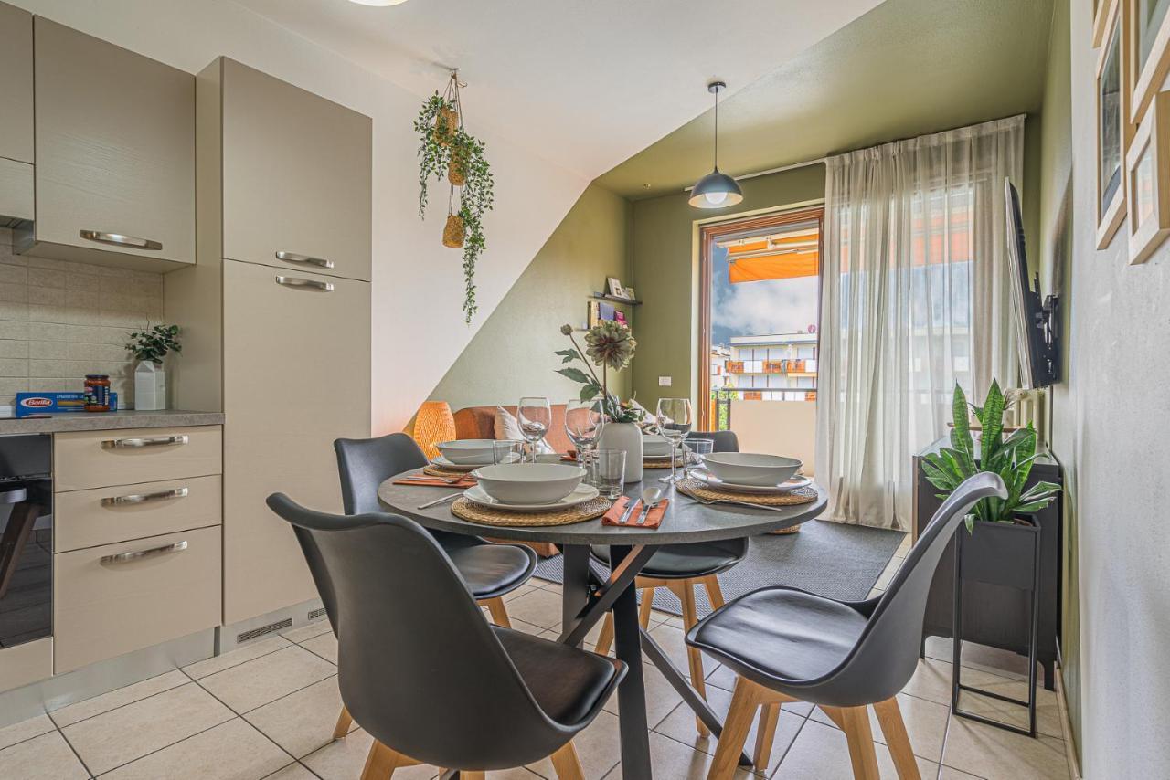 Hygge Family Apartment - One Step Away From The Lake!!! シルミオーネ エクステリア 写真