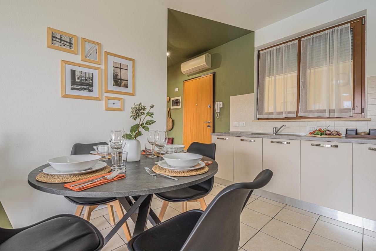Hygge Family Apartment - One Step Away From The Lake!!! シルミオーネ エクステリア 写真