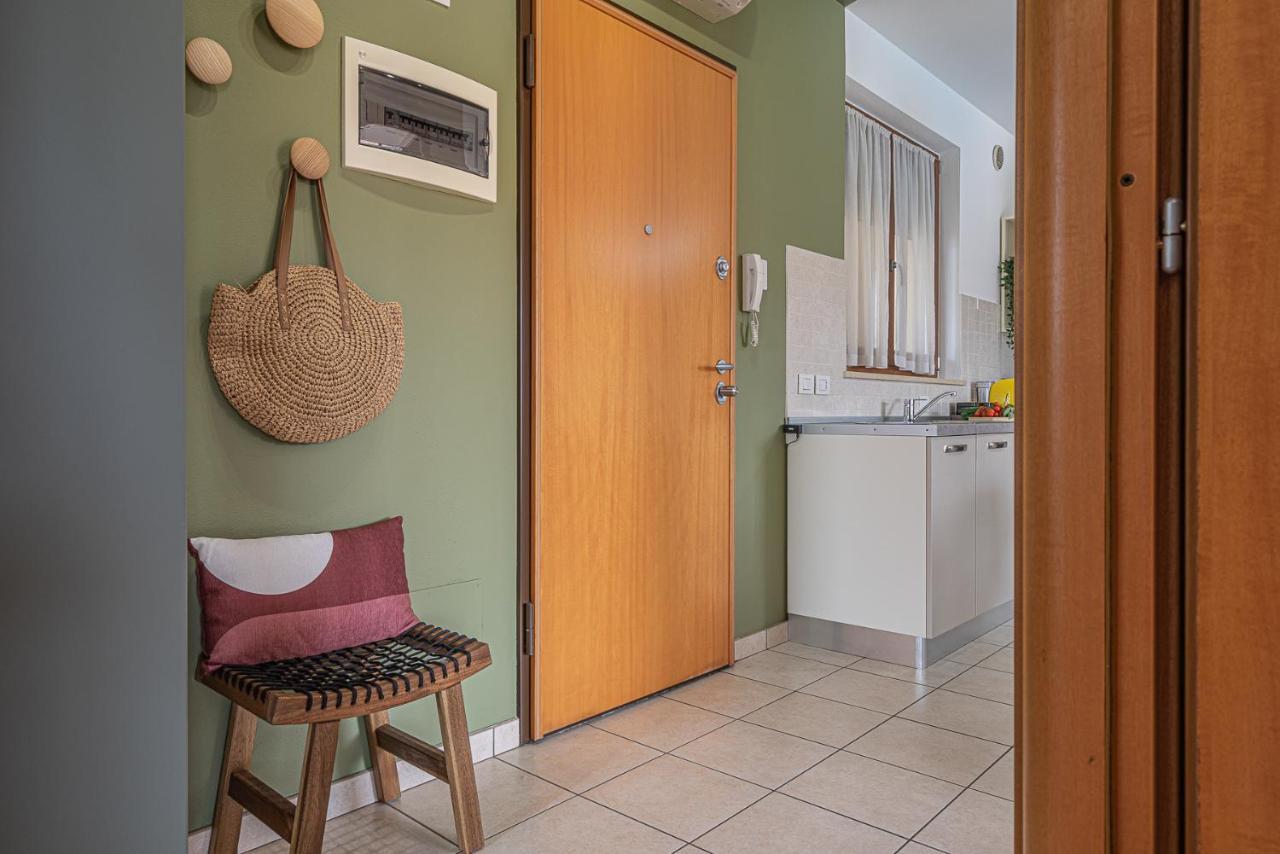 Hygge Family Apartment - One Step Away From The Lake!!! シルミオーネ エクステリア 写真