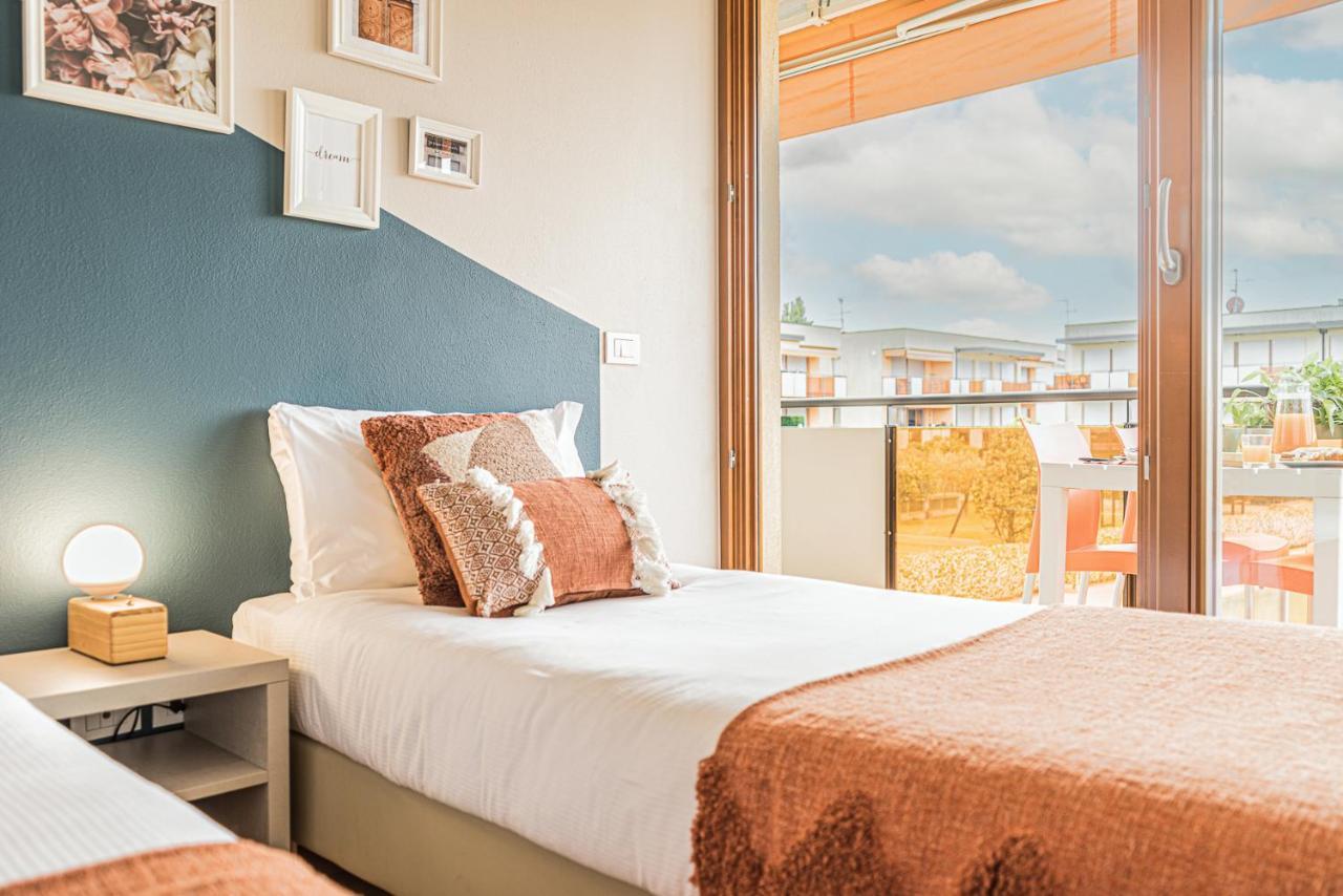 Hygge Family Apartment - One Step Away From The Lake!!! シルミオーネ エクステリア 写真