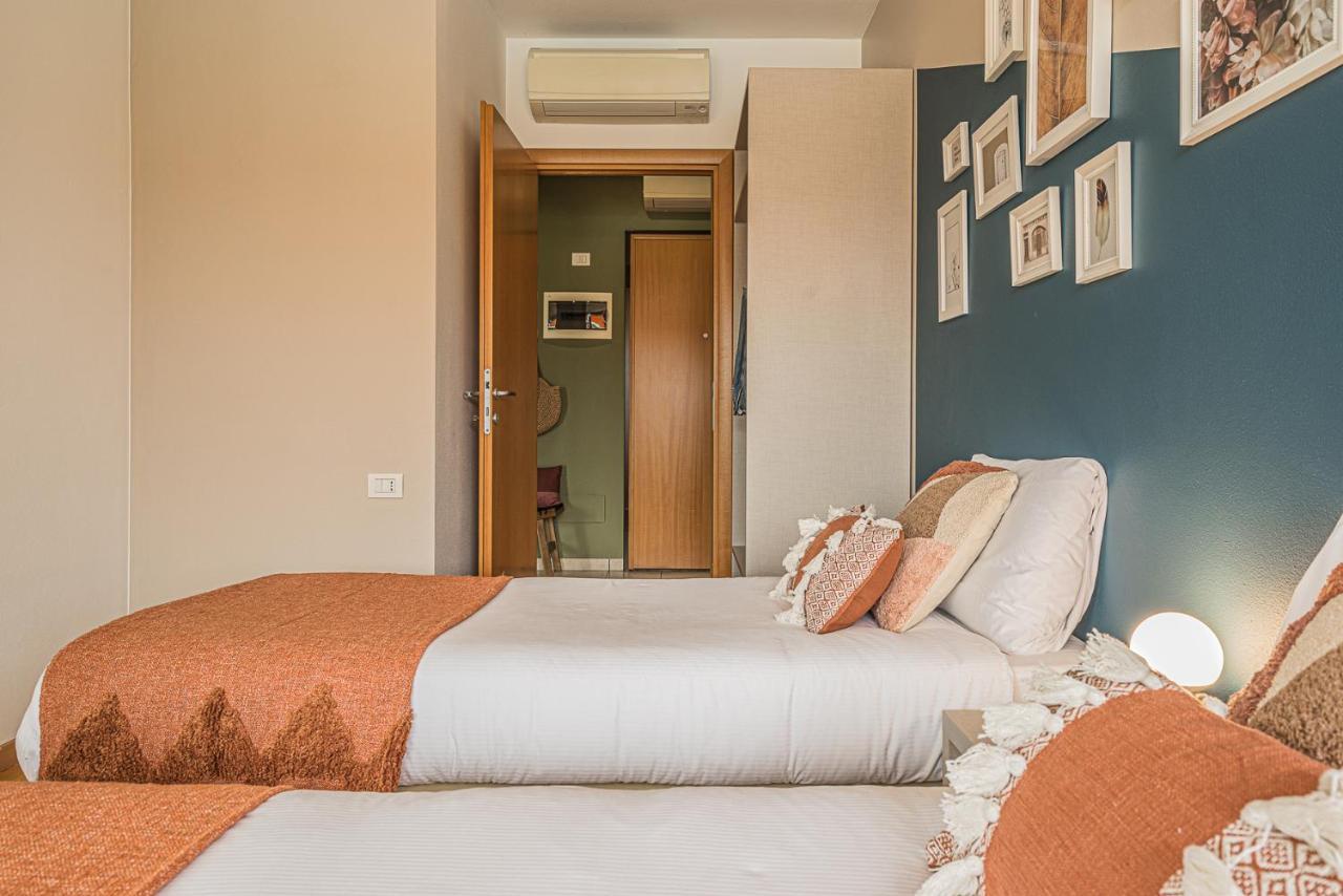 Hygge Family Apartment - One Step Away From The Lake!!! シルミオーネ エクステリア 写真