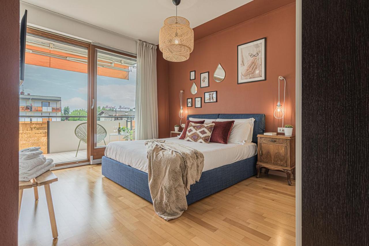Hygge Family Apartment - One Step Away From The Lake!!! シルミオーネ エクステリア 写真