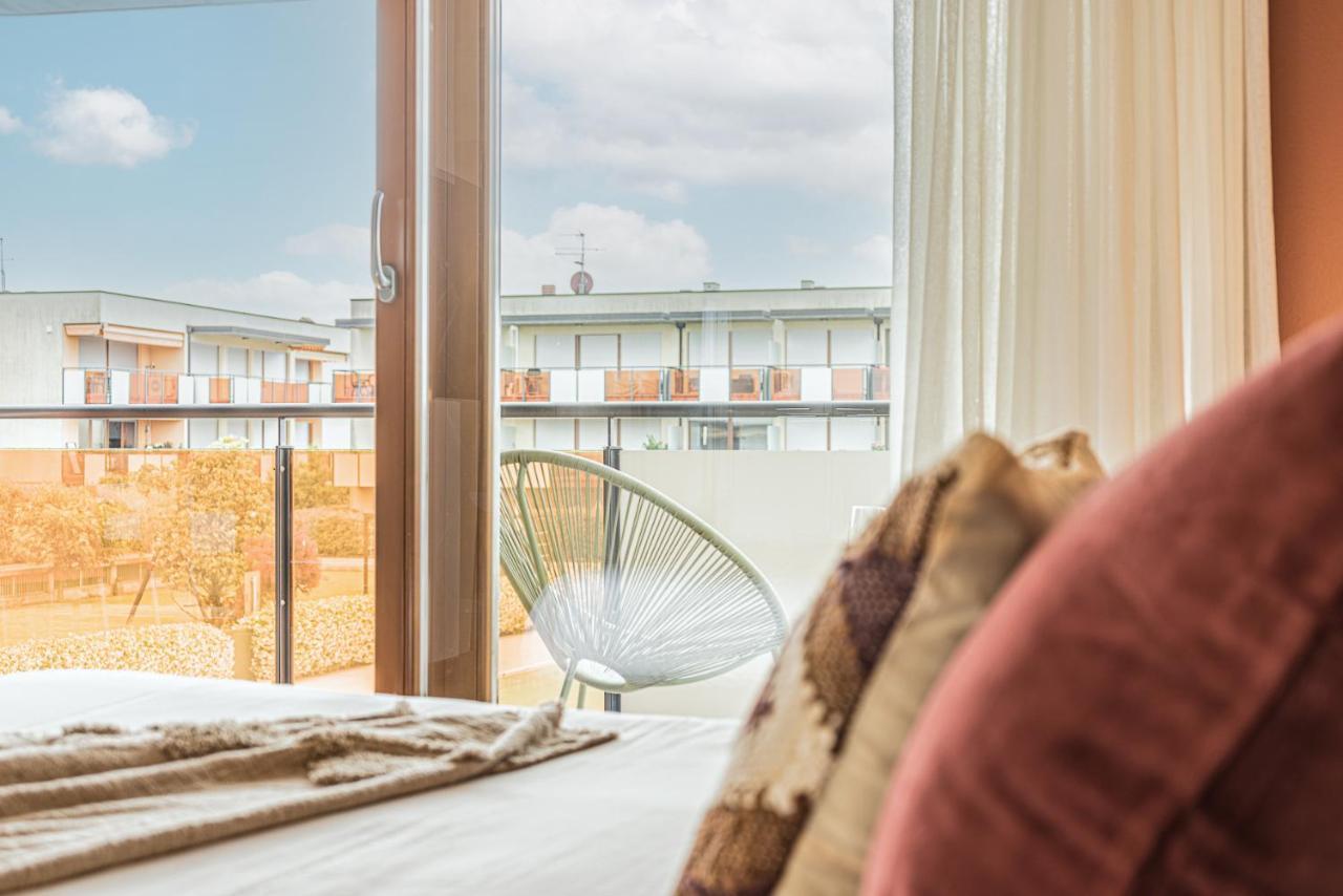 Hygge Family Apartment - One Step Away From The Lake!!! シルミオーネ エクステリア 写真
