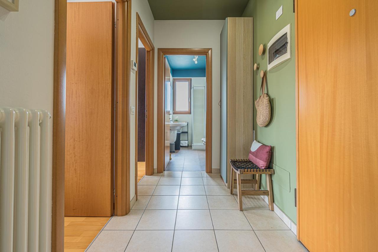 Hygge Family Apartment - One Step Away From The Lake!!! シルミオーネ エクステリア 写真
