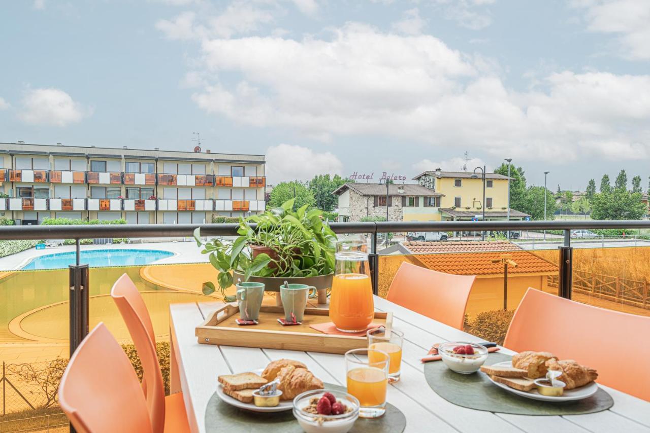 Hygge Family Apartment - One Step Away From The Lake!!! シルミオーネ エクステリア 写真
