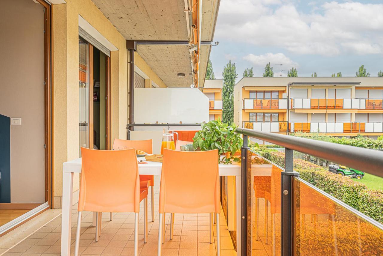 Hygge Family Apartment - One Step Away From The Lake!!! シルミオーネ エクステリア 写真
