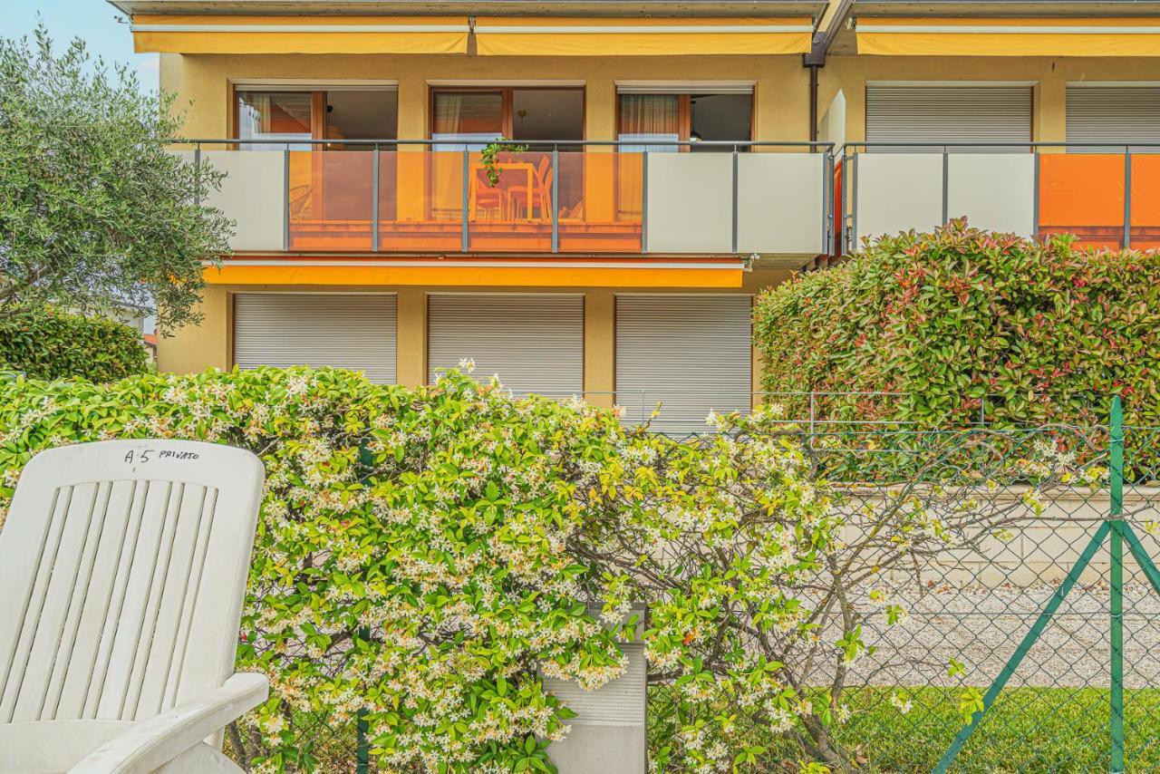 Hygge Family Apartment - One Step Away From The Lake!!! シルミオーネ エクステリア 写真