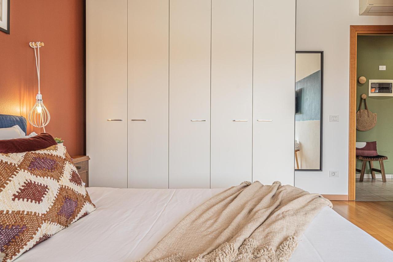Hygge Family Apartment - One Step Away From The Lake!!! シルミオーネ エクステリア 写真