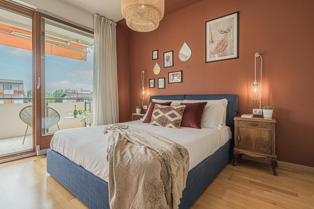 Hygge Family Apartment - One Step Away From The Lake!!! シルミオーネ エクステリア 写真