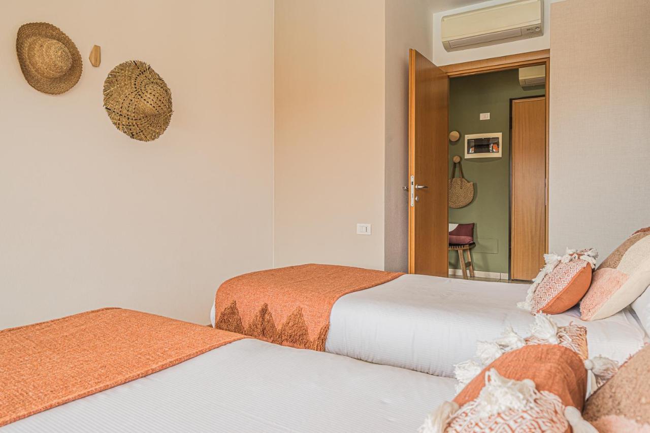 Hygge Family Apartment - One Step Away From The Lake!!! シルミオーネ エクステリア 写真