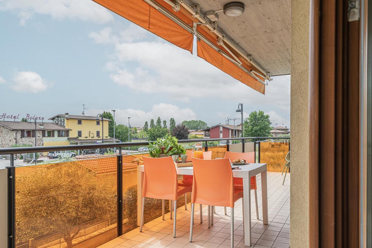 Hygge Family Apartment - One Step Away From The Lake!!! シルミオーネ エクステリア 写真